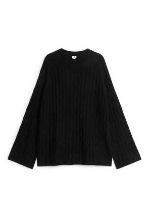 Relaxed Cable-Knit Jumper - Black