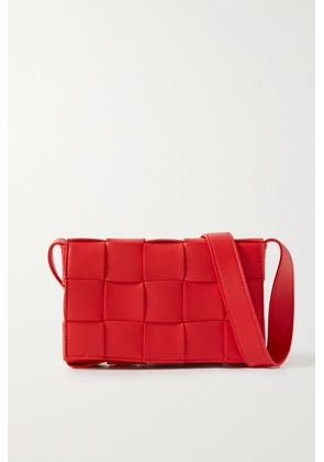 Bottega Veneta - Cassette Small Intrecciato Leather Shoulder Bag - Red - One size