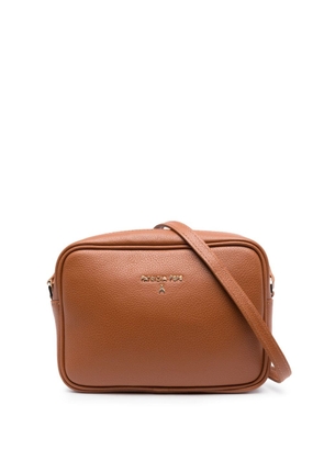 Patrizia Pepe logo-embellished leather crossbody bag - Brown