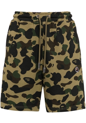 A BATHING APE® camouflage-print cotton-blend shorts - Green