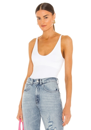 Free People Seamless V Neck Cami in White. Size M/L.