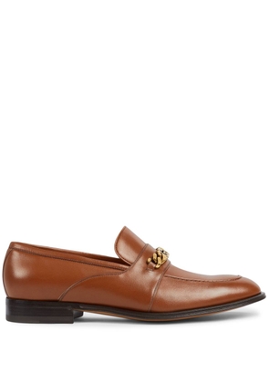 Gucci logo-chain leather loafers - Brown