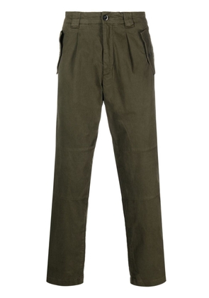 C.P. Company logo-patch pleated cargo trousers - Green