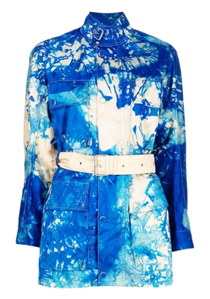 Stain Shade belted tie dye-print jacket - Blue