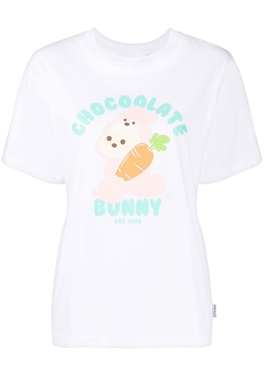 CHOCOOLATE graphic logo-print T-shirt - White