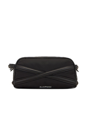 Alexander McQueen Wash Bag in Black - Black. Size all.