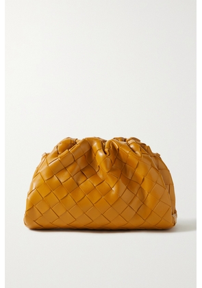 Bottega Veneta - The Pouch Mini Intrecciato Leather Clutch - Gold - One size