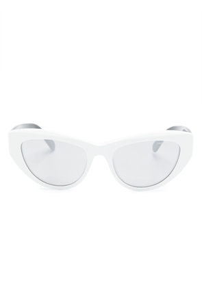 Moncler Eyewear logo-plaque cat-eye-frame sunglasses - White