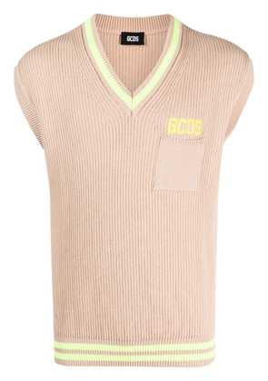 Gcds logo-intarsia v-neck knit vest - Brown
