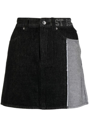 izzue logo-patch denim skirt - Black