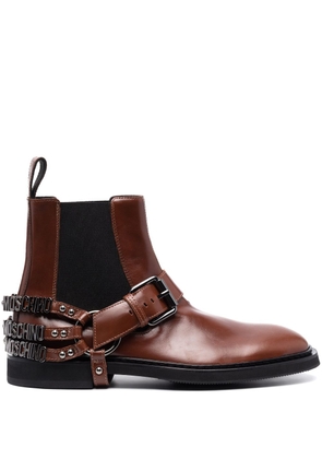 Moschino logo-plaque leather ankle boots - Brown