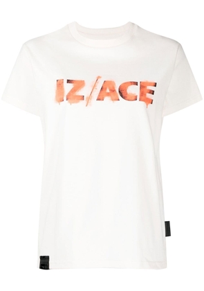 izzue logo-print short-sleeve T-shirt - White