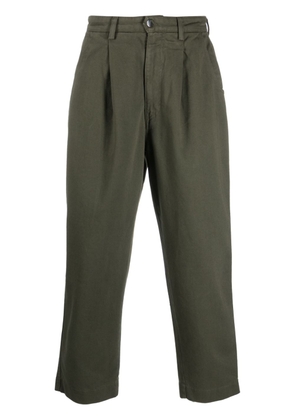 Société Anonyme pleat-detail cotton tapered jeans - Green
