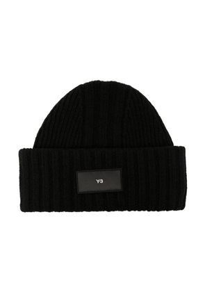 Y-3 logo-patch knitted beanie - Black