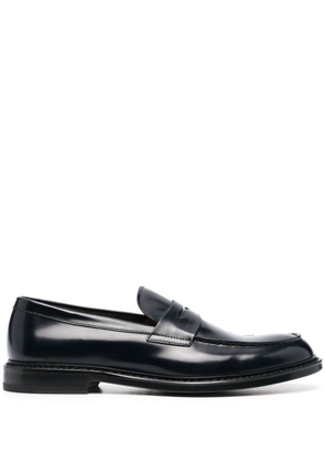 Doucal's almond-toe leather loafers - Black