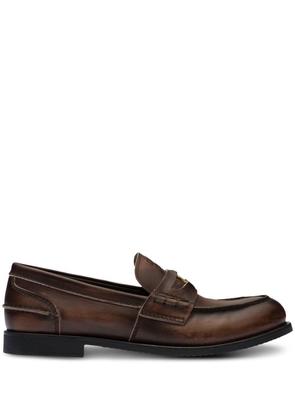 Miu Miu logo-embossed leather penny loafers - Brown