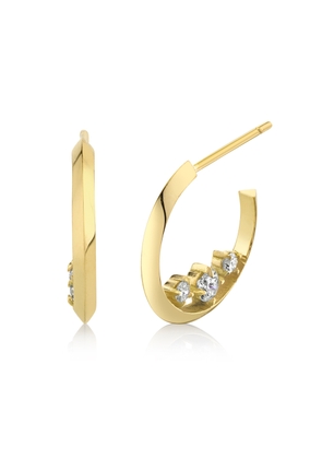 Lizzie Mandler Small Knife Edge Hoops with Three Éclat Diamonds Earring in Yellow Gold/White Diamonds