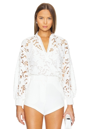 Alice + Olivia Aislyn Blouse in White. Size L, XS.