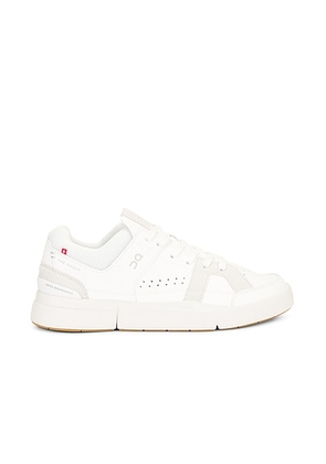 On The Roger Clubhouse Sneaker in White & Sand - White. Size 10 (also in 10.5, 11, 11.5, 12, 13, 7, 7.5, 8, 8.5, 9, 9.5).