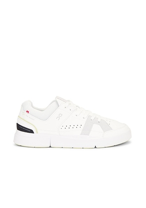 On The Roger Clubhouse Sneaker in White & Acacia - White. Size 10 (also in 10.5, 11, 11.5, 12, 13, 7, 7.5, 8, 8.5, 9, 9.5).