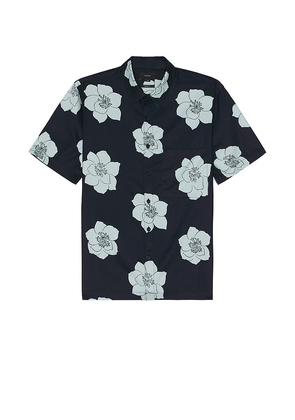 Vince Apple Blossom Short Sleeve Shirt in Blue. Size M, S, XL/1X.