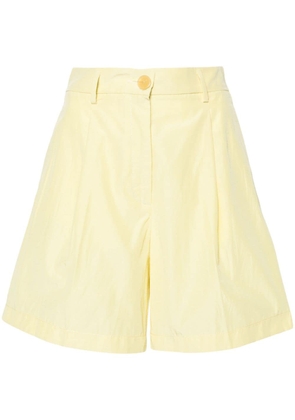 Forte Forte pleat-detailing high-waisted shorts - Yellow