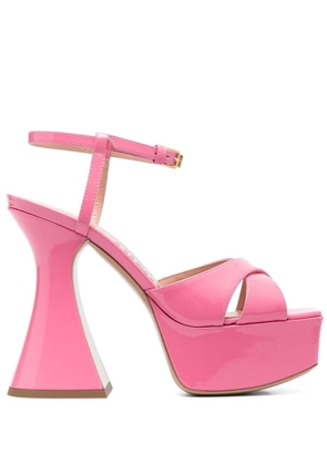 Moschino patent leather platform sandals - Pink