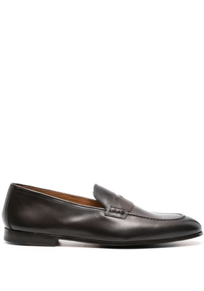 Doucal's penny-slot patent leather loafers - Brown