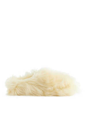 Fluffy Indoor Slippers - Beige