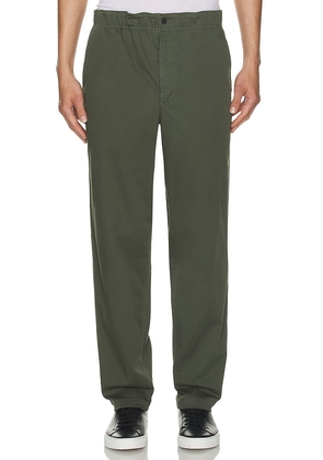 Norse Projects Ezra Relaxed Organic Stretch Twill Trouser in Green. Size L, S, XL/1X.