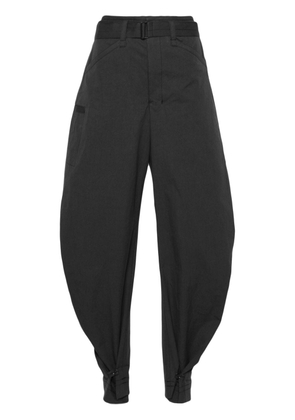 LEMAIRE belted tapered-leg trousers - Grey