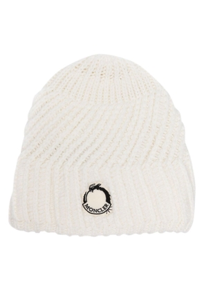 Moncler logo-patch ribbed beanie - Neutrals