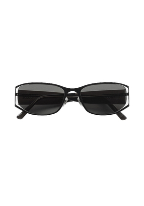 Lu Goldie Iris Sunglasses in Black.