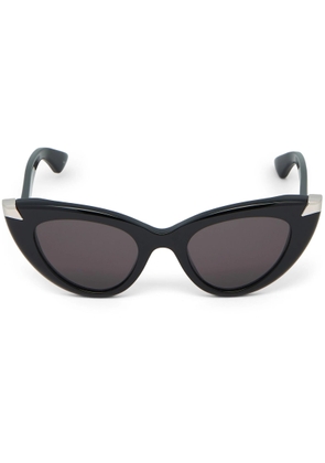 Alexander Mcqueen Cat-Eye Punk Rivet Sunglasses In Black/smoked