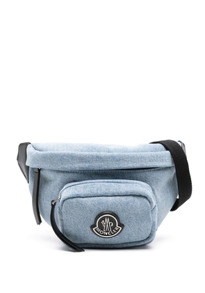 Moncler logo-patch denim belt bag - Blue