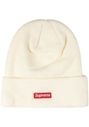Supreme x New Era S logo knitted beanie - White