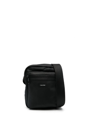 Calvin Klein logo-patch messenger bag - Black