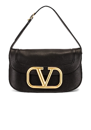 Valentino Garavani Large Supervee Shoulder Bag in Nero - Black. Size all.