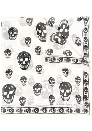 Alexander McQueen all-over skull print scarf - White