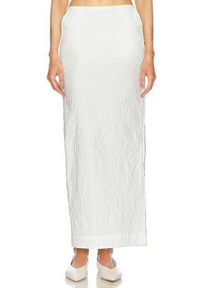 Helsa Crinkle Maxi Skirt in White. Size M, S, XL, XS, XXS.