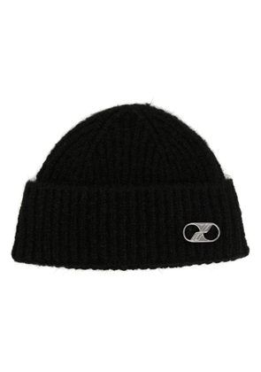 We11done logo-plaque ribbed-knit beanie - Black