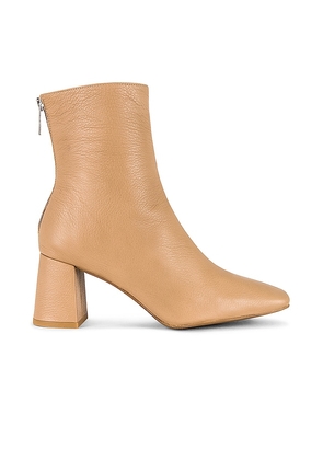 INTENTIONALLY BLANK Tabatha Boot in Tan. Size 38.