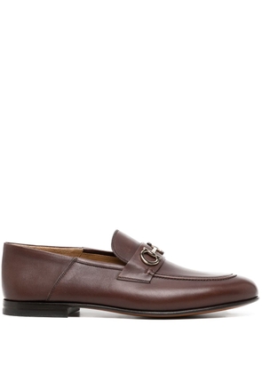 Ferragamo Gancini-Ornament leather loafers - Brown