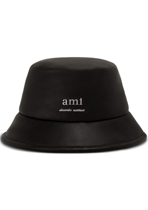 AMI Paris logo-plaque leather bucket hat - Black