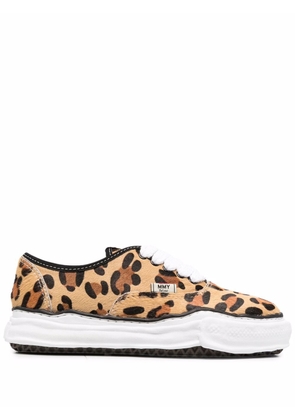 Maison MIHARA YASUHIRO leopard-print low-top sneakers - Neutrals