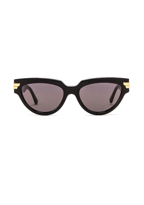 Bottega Veneta Cat Eye Sunglasses in Shiny Black & Grey - Black. Size all.