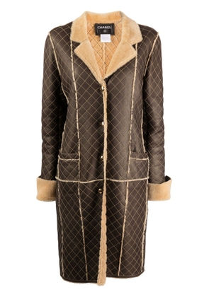 CHANEL Pre-Owned 2004 diamond-quilted leather coat - Brown