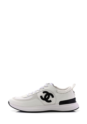 CHANEL Pre-Owned CC panelled sneakers - White