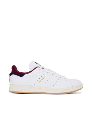 adidas Originals Stan Smith Shoe in White  Off White  & Shadow Red - White. Size 7.5 (also in 9).