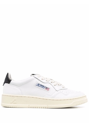 Autry logo-patch low-top sneakers - White